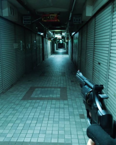 室内でゲームする