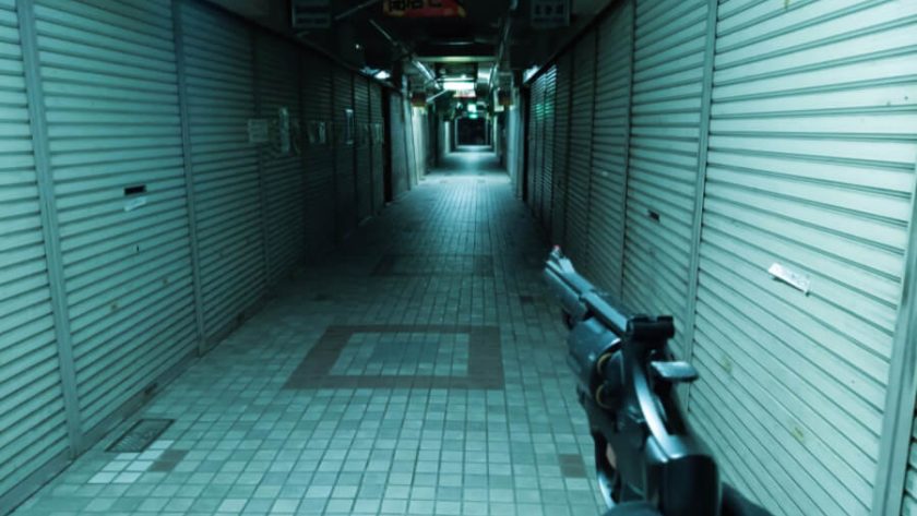 室内でゲームする